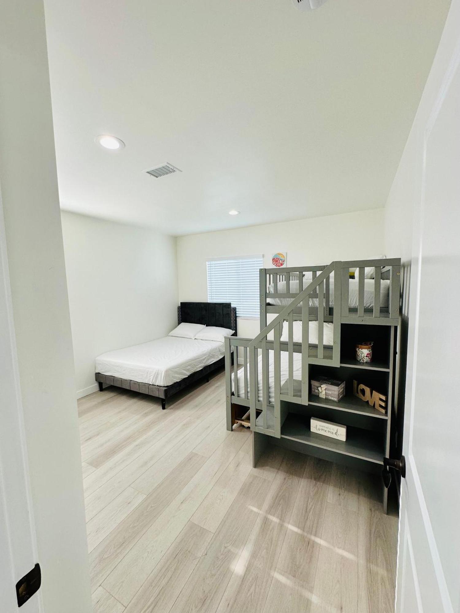 New Spacious House In Anaheim Near Disneyland-Knott In Without Backyard In The Same Lot Of 3 Separate Properties 外观 照片