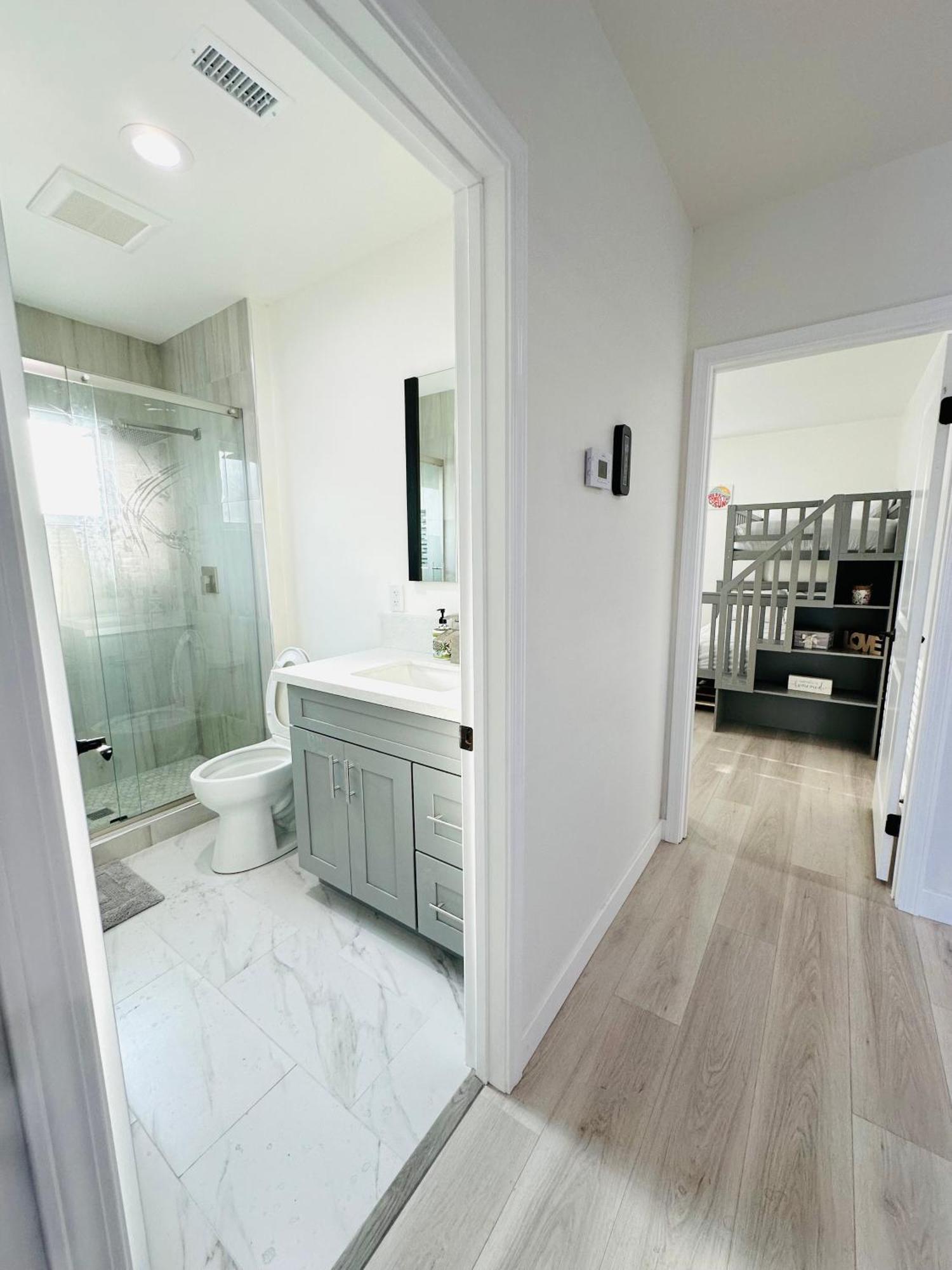 New Spacious House In Anaheim Near Disneyland-Knott In Without Backyard In The Same Lot Of 3 Separate Properties 外观 照片