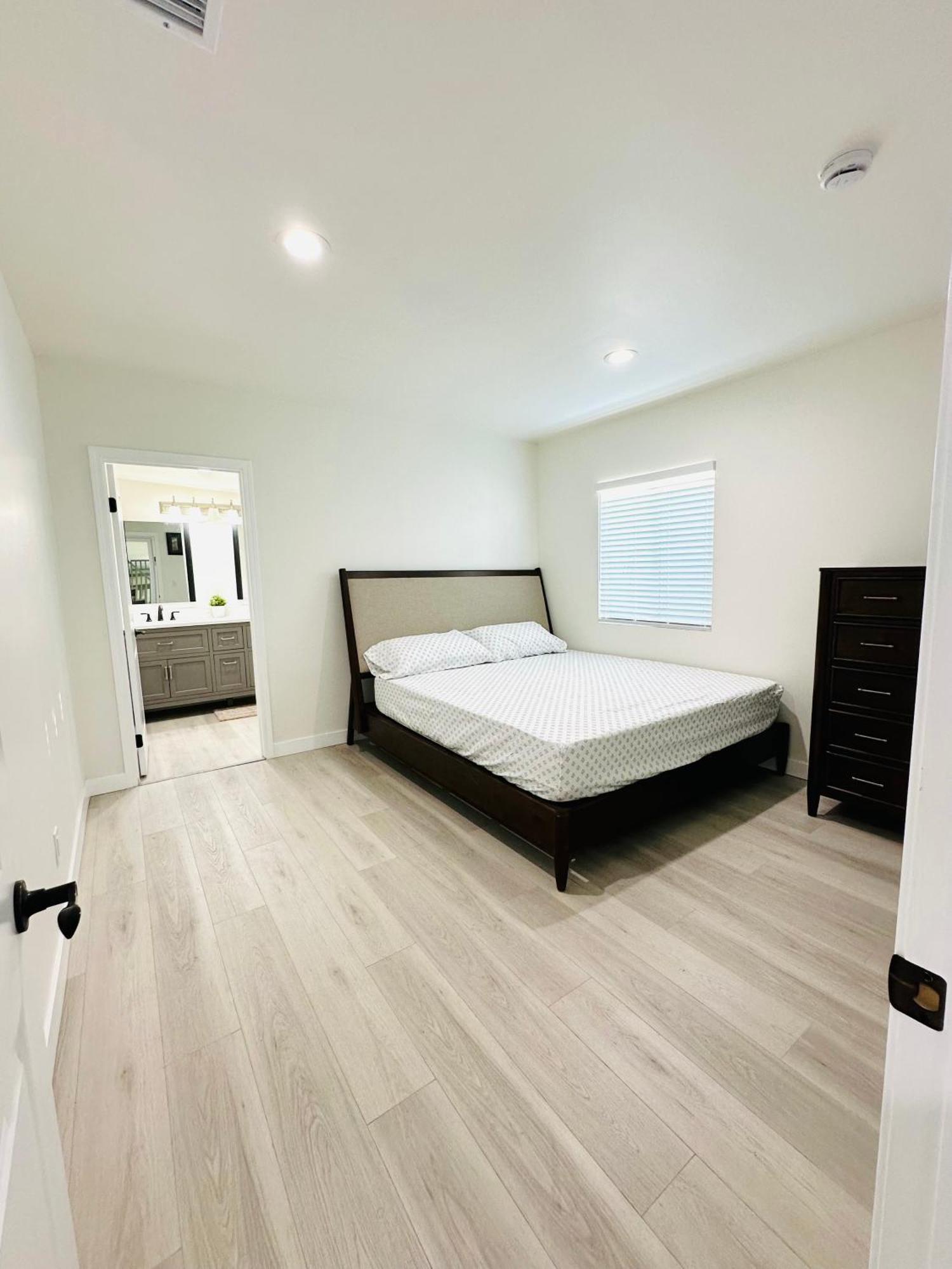 New Spacious House In Anaheim Near Disneyland-Knott In Without Backyard In The Same Lot Of 3 Separate Properties 外观 照片