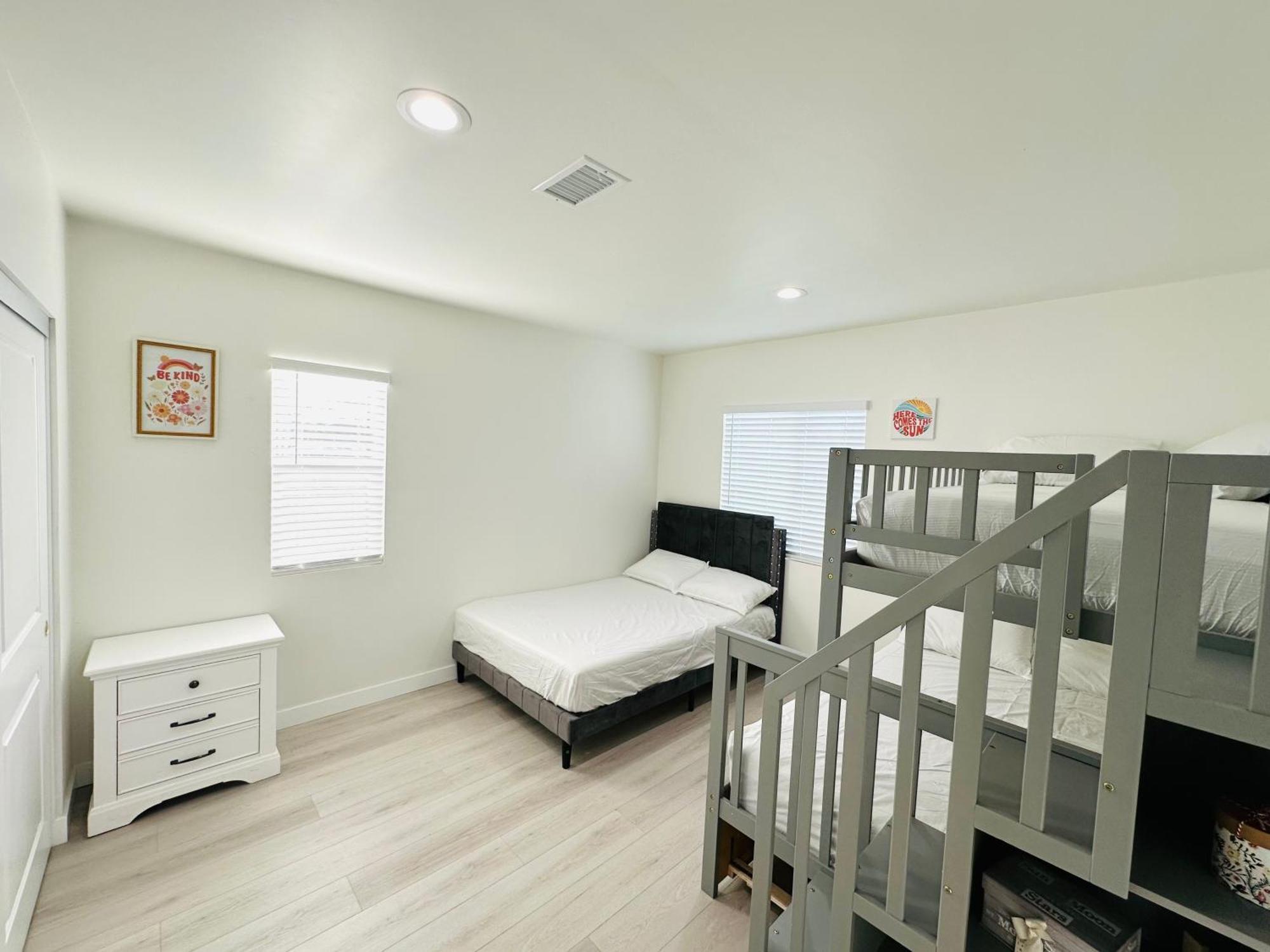 New Spacious House In Anaheim Near Disneyland-Knott In Without Backyard In The Same Lot Of 3 Separate Properties 外观 照片