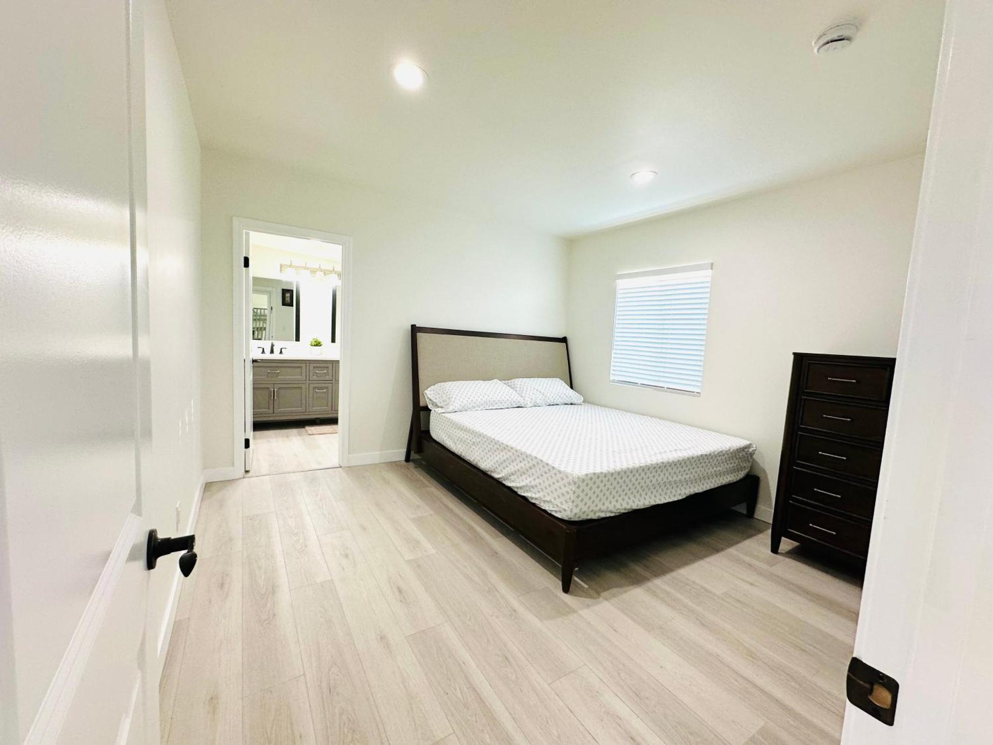 New Spacious House In Anaheim Near Disneyland-Knott In Without Backyard In The Same Lot Of 3 Separate Properties 外观 照片