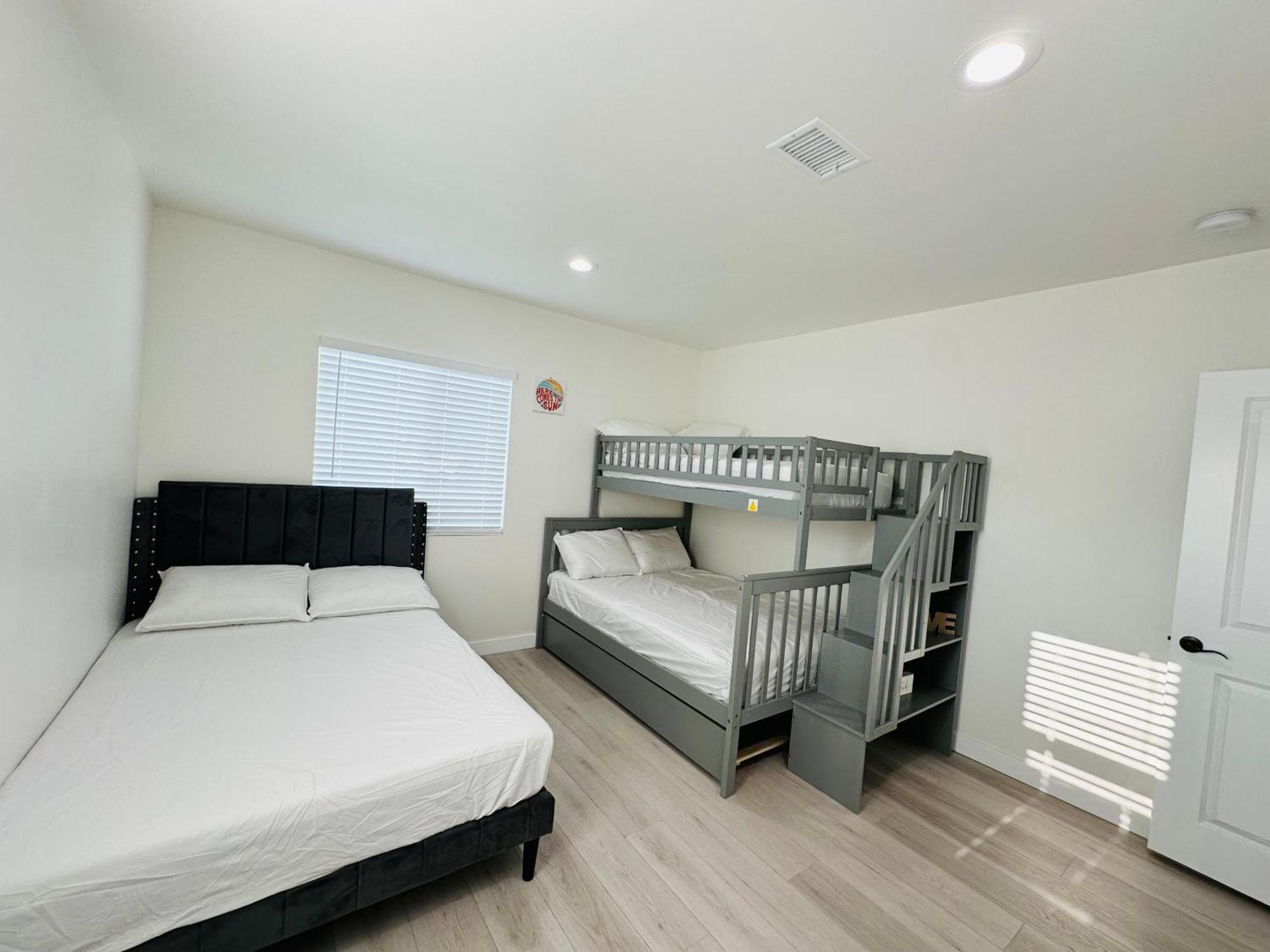 New Spacious House In Anaheim Near Disneyland-Knott In Without Backyard In The Same Lot Of 3 Separate Properties 外观 照片