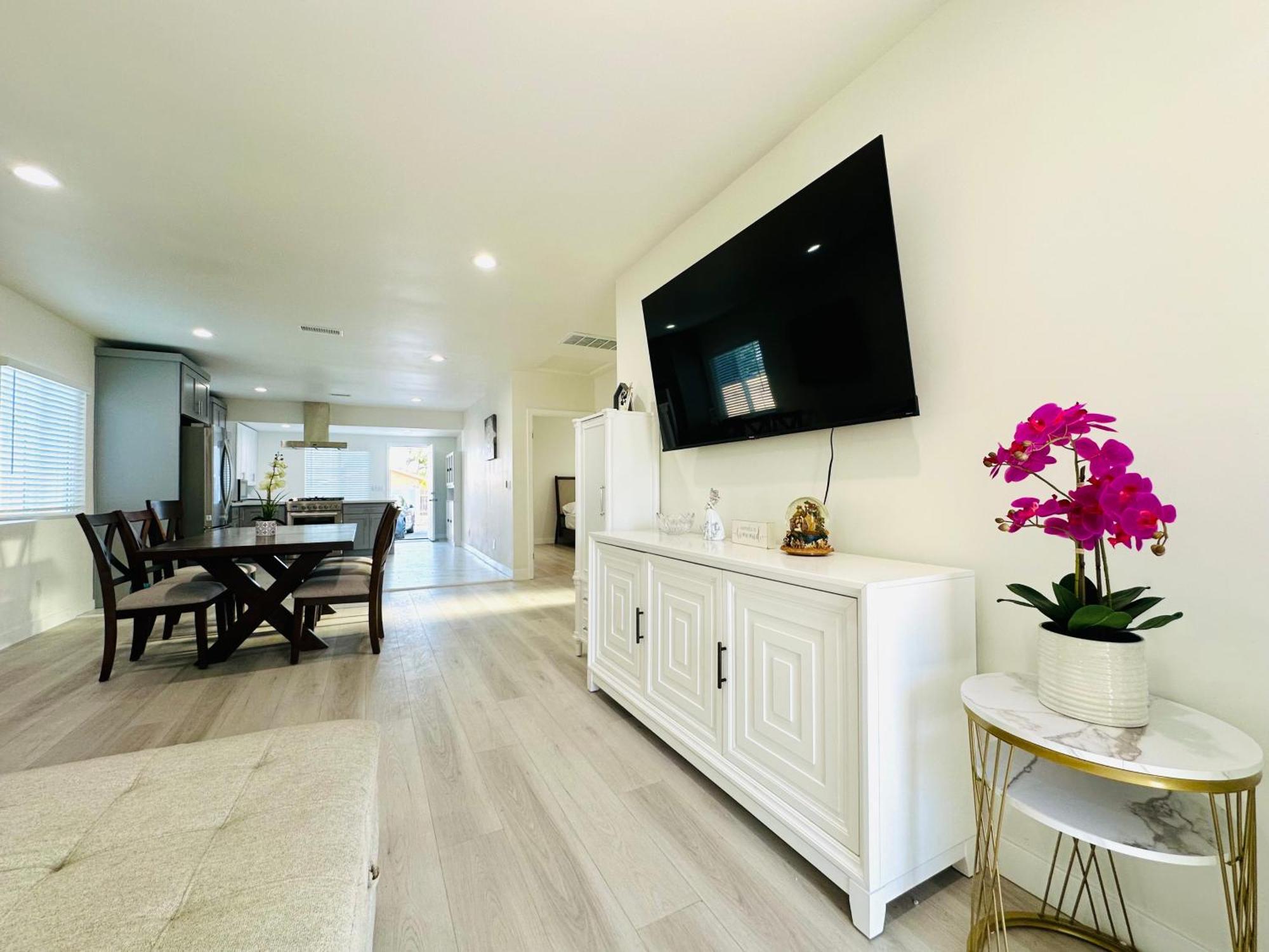 New Spacious House In Anaheim Near Disneyland-Knott In Without Backyard In The Same Lot Of 3 Separate Properties 外观 照片