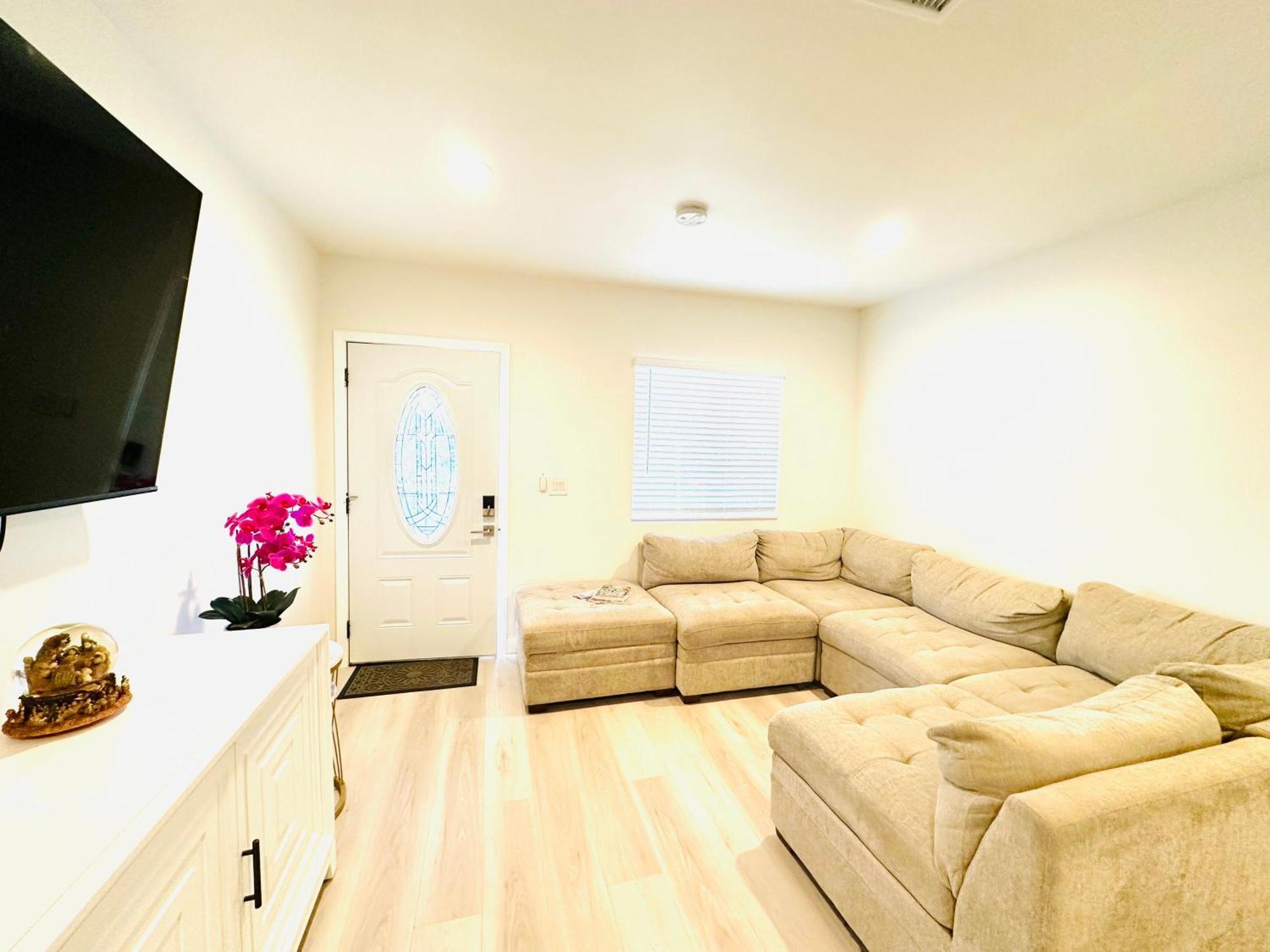 New Spacious House In Anaheim Near Disneyland-Knott In Without Backyard In The Same Lot Of 3 Separate Properties 外观 照片