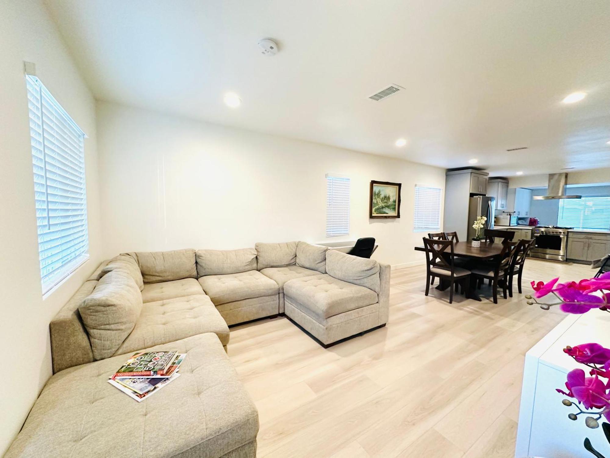 New Spacious House In Anaheim Near Disneyland-Knott In Without Backyard In The Same Lot Of 3 Separate Properties 外观 照片